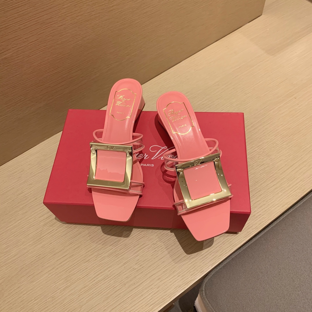 Roger vivier | 𝟐𝟎𝟐𝟏/𝐒𝐒 𝐧𝐞𝐰 2021 Summer Slippers Bikiviv' Metal Buckle PVC Mule Shoes