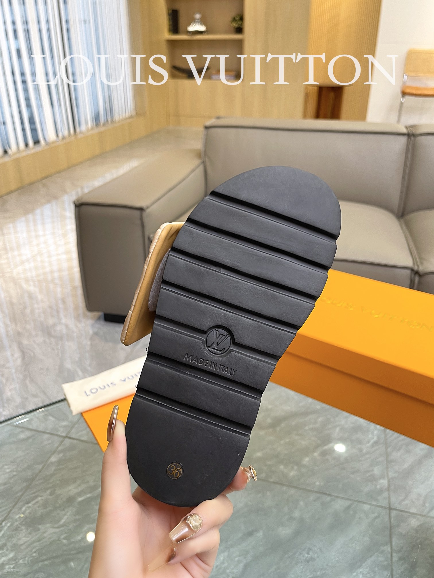 Louis Vuitton 2023 couple models embossed print