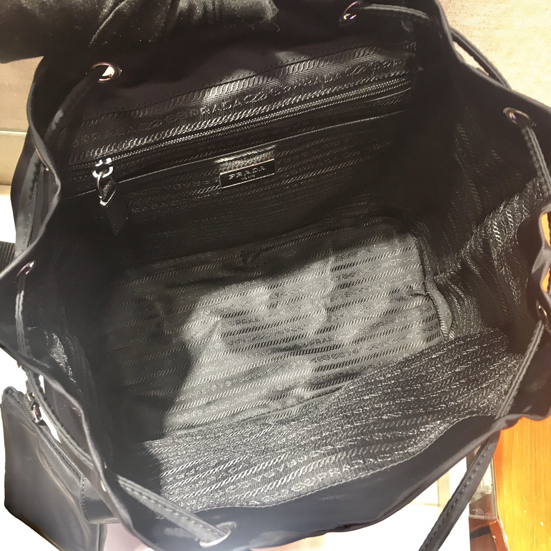 𝐏𝐑𝐀𝐃𝐀 New backpack 1BZ811