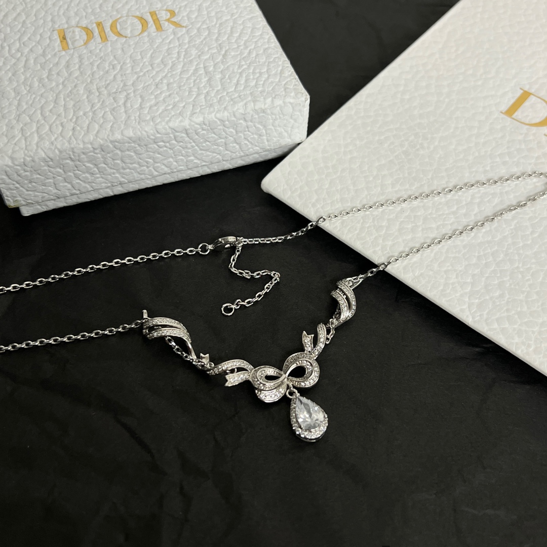 Dior necklace