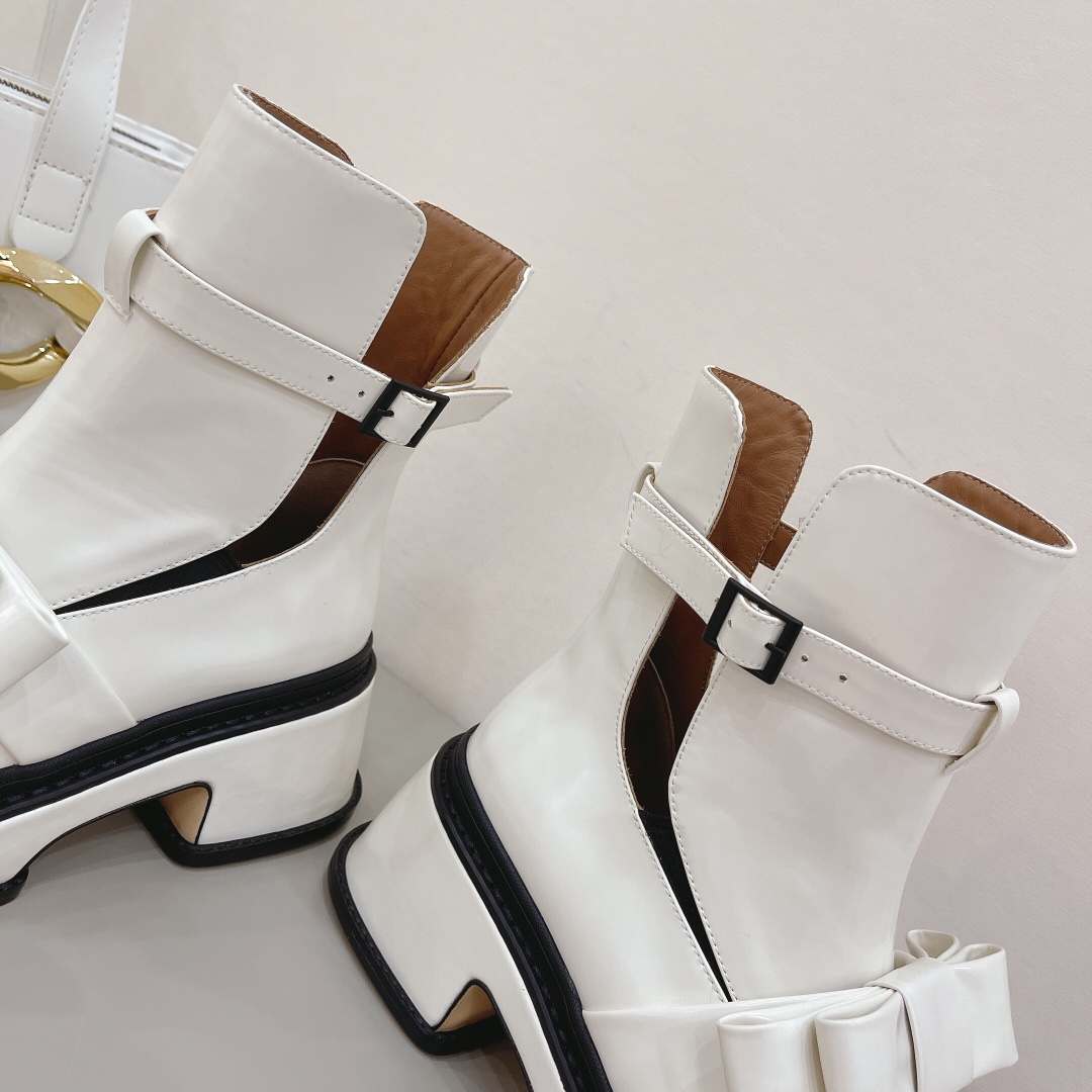 shushuton | 𝟐𝟎𝟐𝟏/𝐒𝐒 𝐧𝐞𝐰 2022 fall and winter runway show models, thick-soled square toe waterproof platform boots