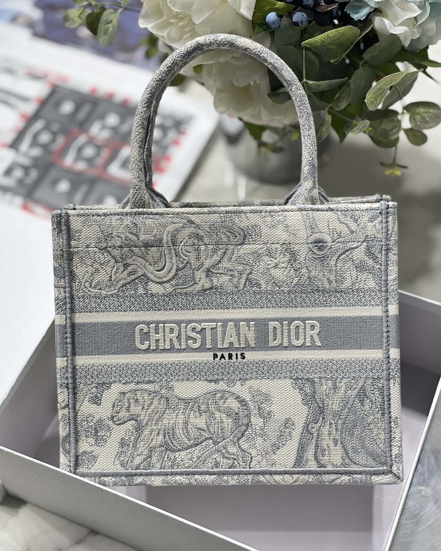 DIOR TOTE Grey tiger embroidery