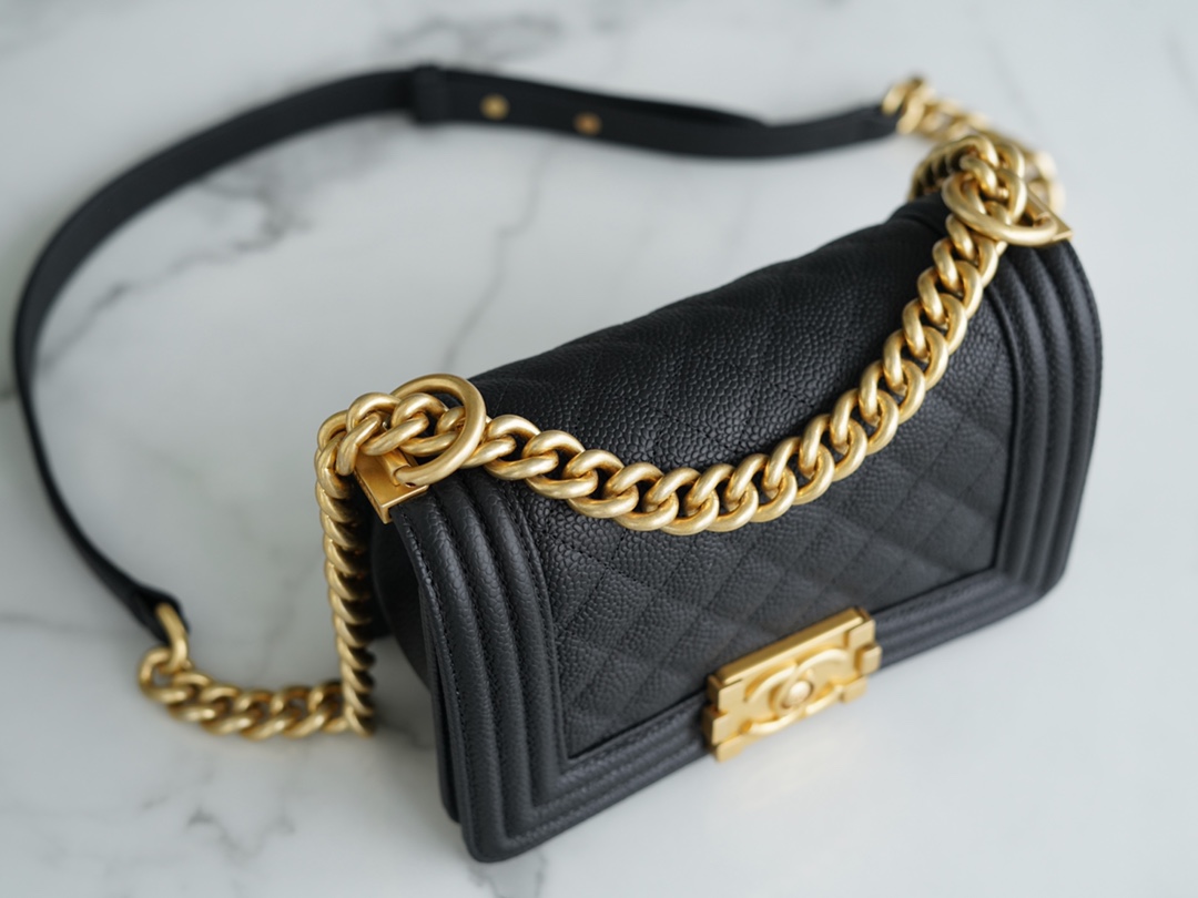 𝗖𝗵𝗮𝗻𝗲𝗹 𝗟𝗲𝗯𝗼𝘆 Imported custom caviar calfskin:Large ball pattern Small Black Gold