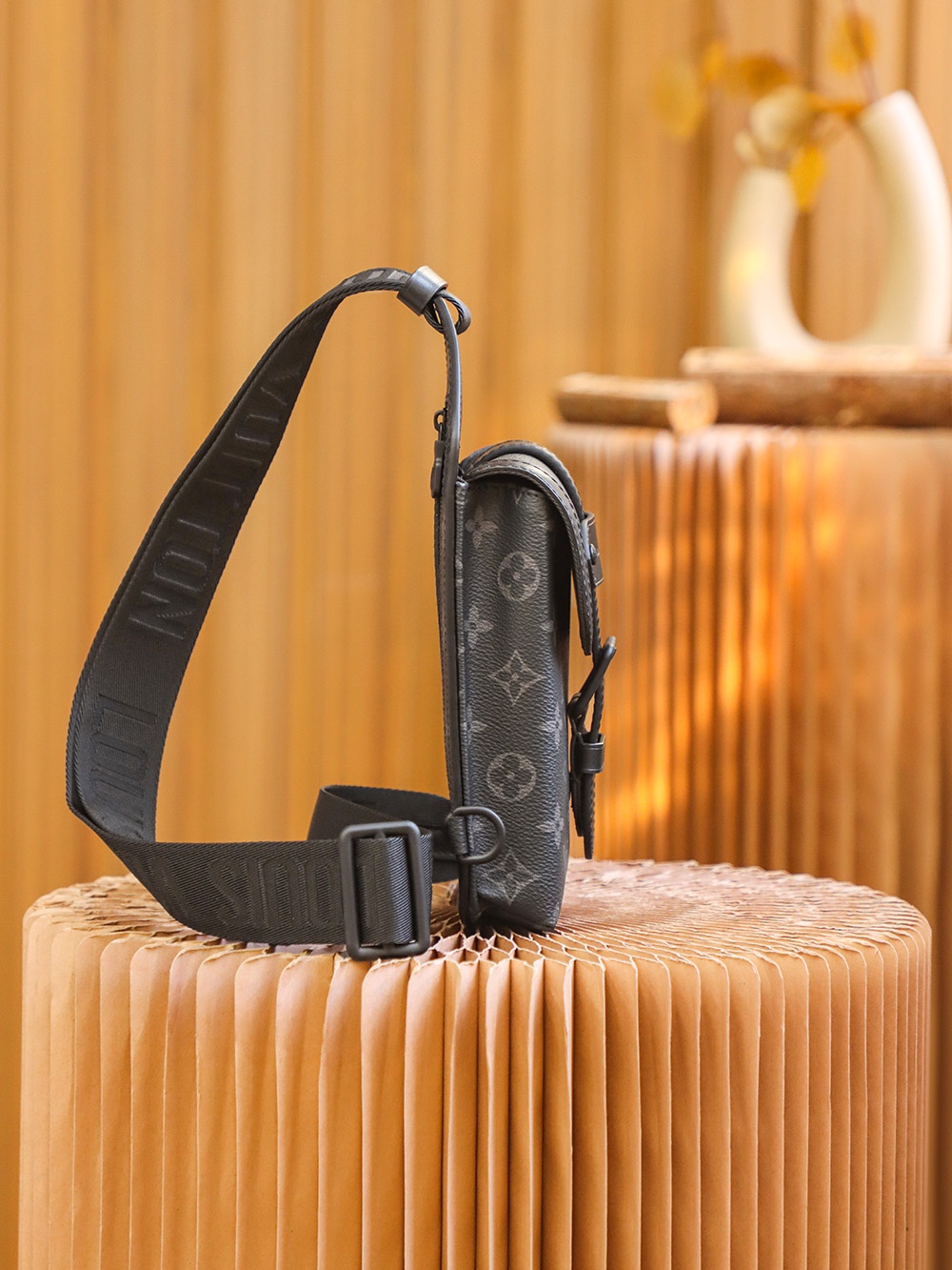 Louis Vuitton𝐒𝐀𝐔𝐌𝐔𝐑 shoulder bag #M45912