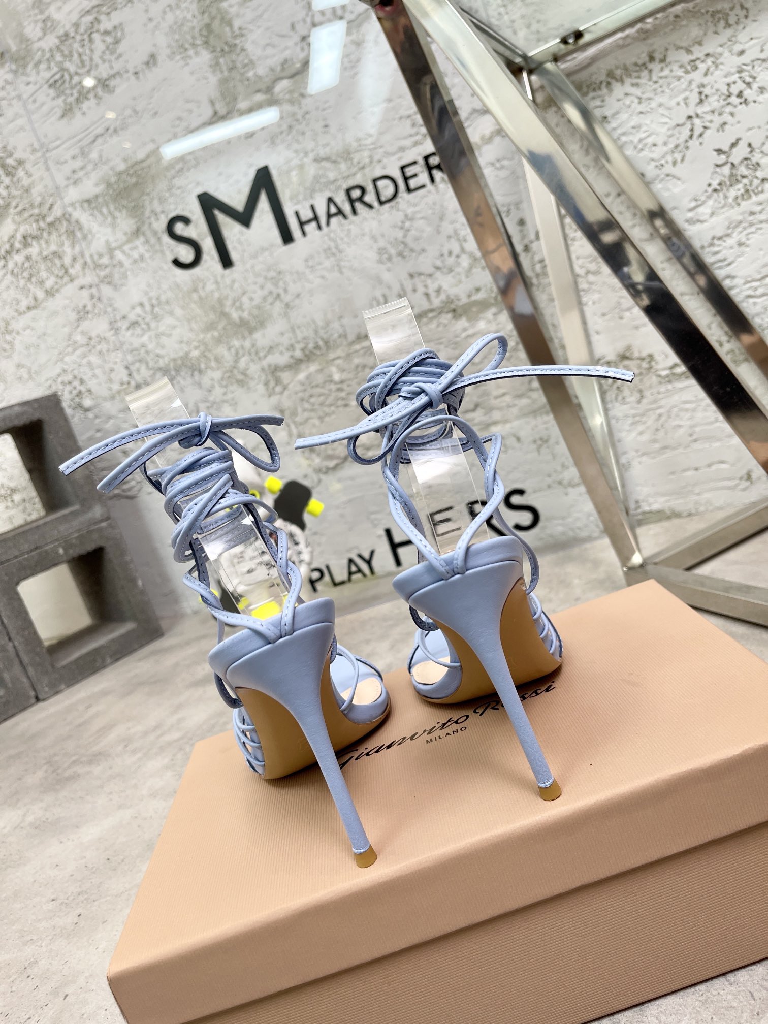 𝐆𝐢𝐚𝐧𝐯𝐢𝐭𝐨｜𝟐𝟎𝟐𝟑/𝐒𝐒 𝐧𝐞𝐰 Sylvie metallic high heels