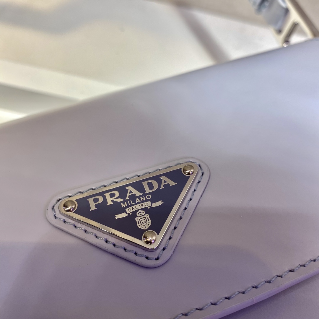 𝐏𝐑𝐀𝐃𝐀 Large flap w/ double shoulder strap 1BD303