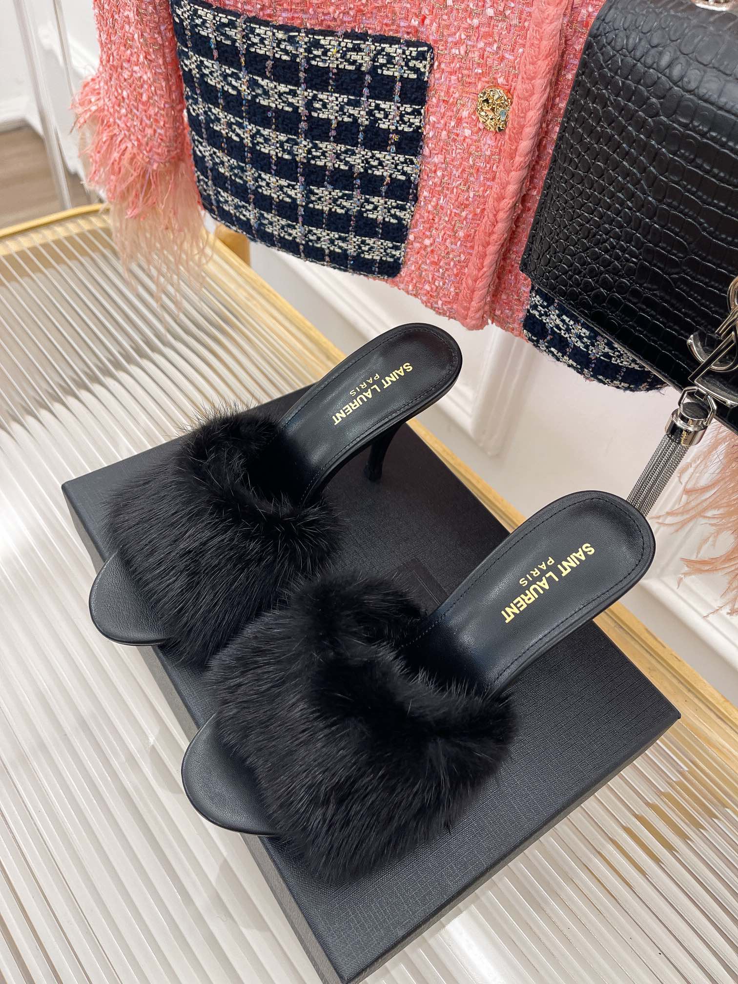 𝙎𝙖𝙞𝙣𝙩 𝙇𝙖𝙪𝙧𝙚𝙣𝙩 | 𝟐𝟎𝟐𝟐/𝐒𝐒 𝐧𝐞𝐰 YSL｜23ss early spring mink fur one high heel slippers