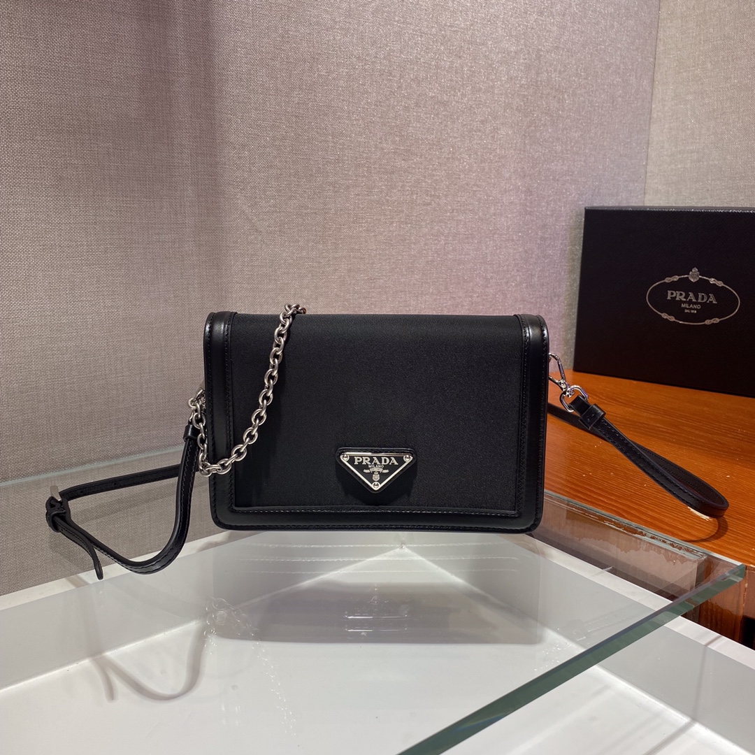𝐏𝐑𝐀𝐃𝐀 1BP019 Crossbody bag
