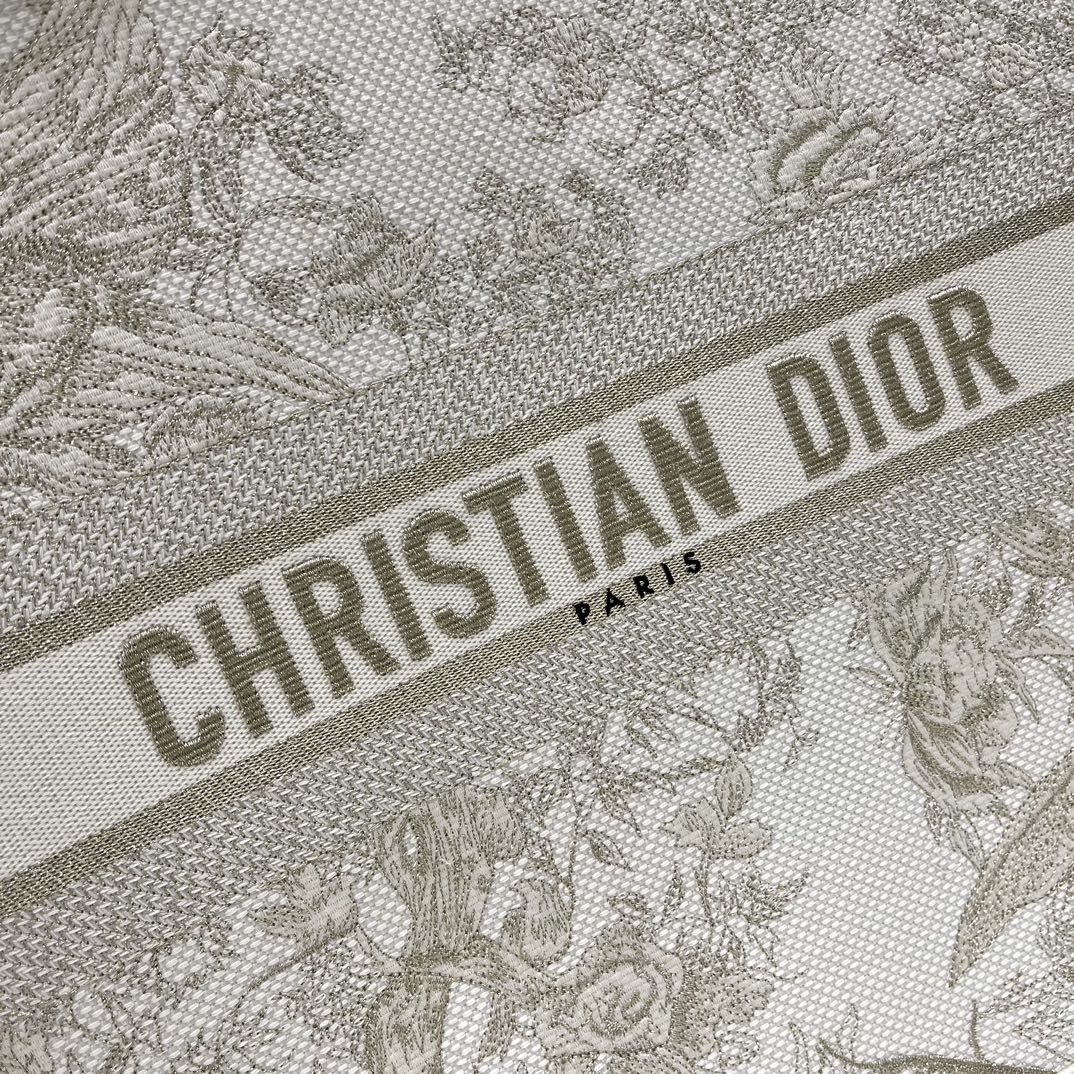 DIOR TOTE Christmas Limited Edition Collection
