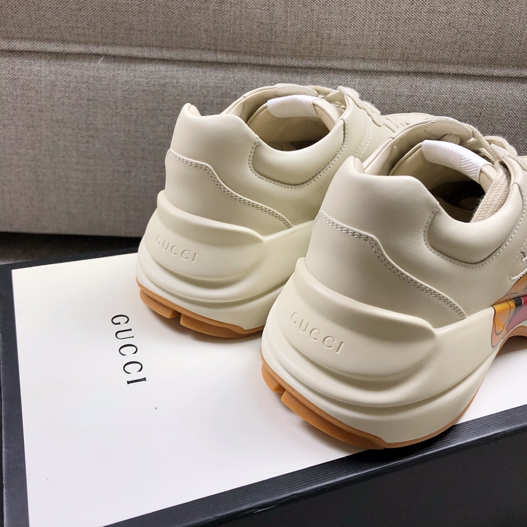 Gucci Pops This collection has a lot of flora and fauna elements Original material