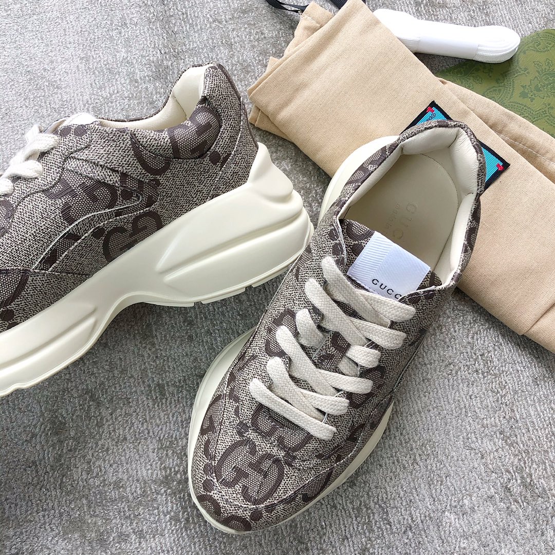 Gucci Pops This collection has a lot of flora and fauna elements Original material