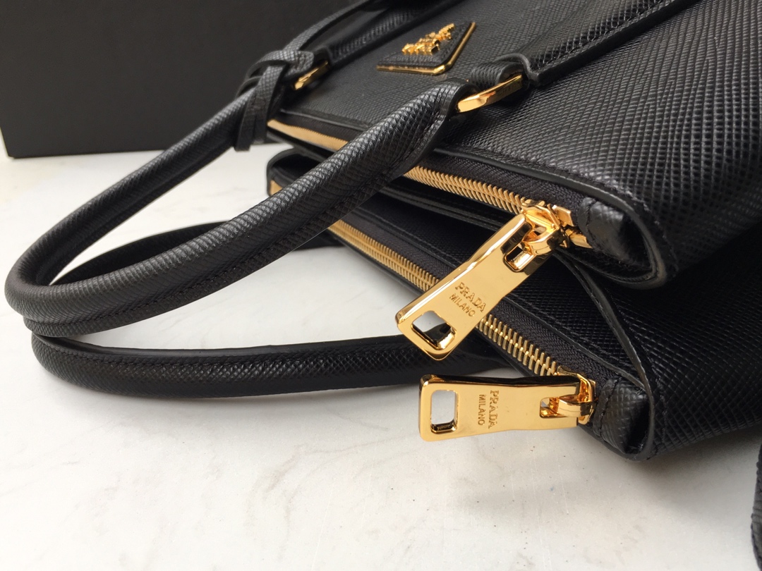 𝐏𝐑𝐀𝐃𝐀 1BA232 Handbag