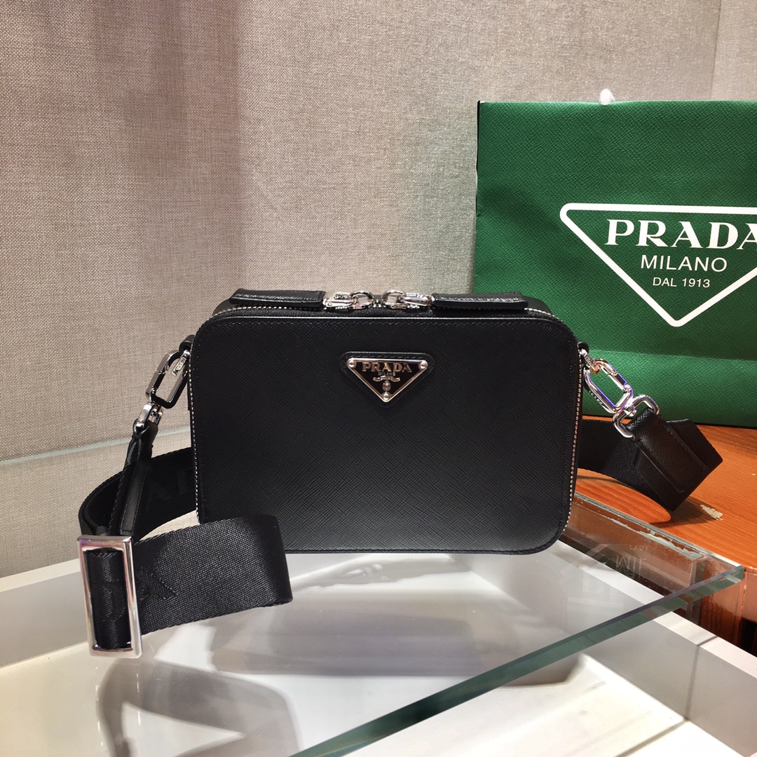 𝐏𝐑𝐀𝐃𝐀 New camera bag ✨2VH070
