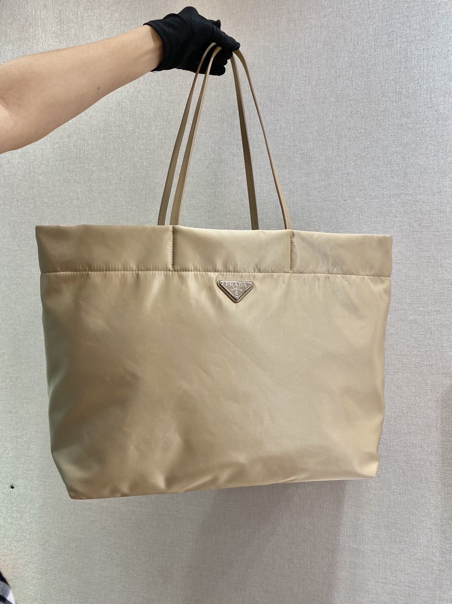 𝐏𝐑𝐀𝐃𝐀 Tote bag 1BG107