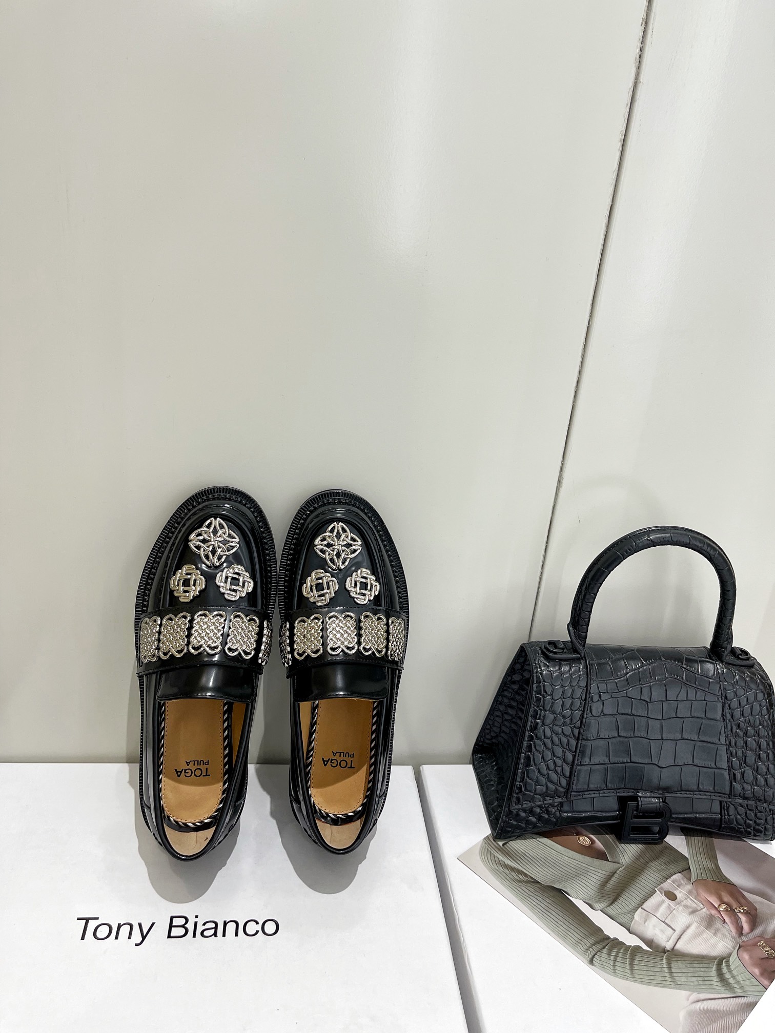 𝐓𝐨𝐠𝐚 𝐏𝐮𝐥𝐥𝐚 ｜𝟐𝟎𝟐𝟐/𝐒𝐒 𝐧𝐞𝐰 Toga Pulla 2022/FW Heavy Crafted Loafers