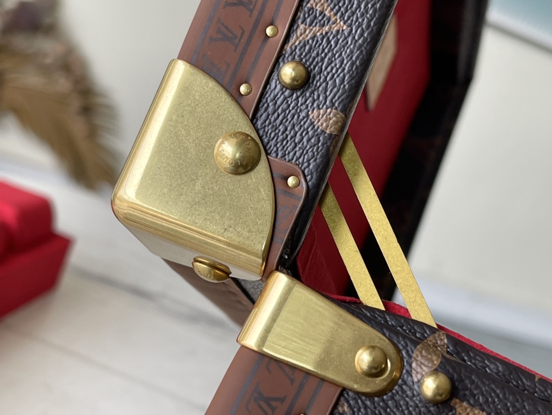 𝐋𝐎𝐔𝐈𝐒 𝐕𝐔𝐈𝐓𝐓𝐎𝐍     M47641