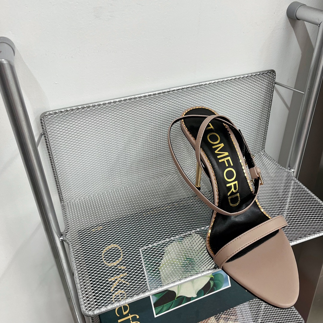 𝒕𝒐𝒎𝒇𝒐𝒓𝒅 𝟐𝟎𝟐𝟐/𝐒𝐒 𝐧𝐞𝐰 TF Tom Ford Gold Heel Padlock Sandals