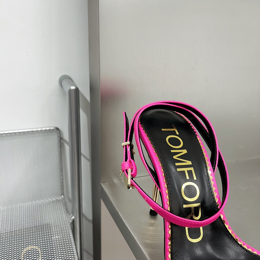 𝒕𝒐𝒎𝒇𝒐𝒓𝒅 𝟐𝟎𝟐𝟐/𝐒𝐒 𝐧𝐞𝐰 TF Tom Ford Gold Heel Padlock Sandals