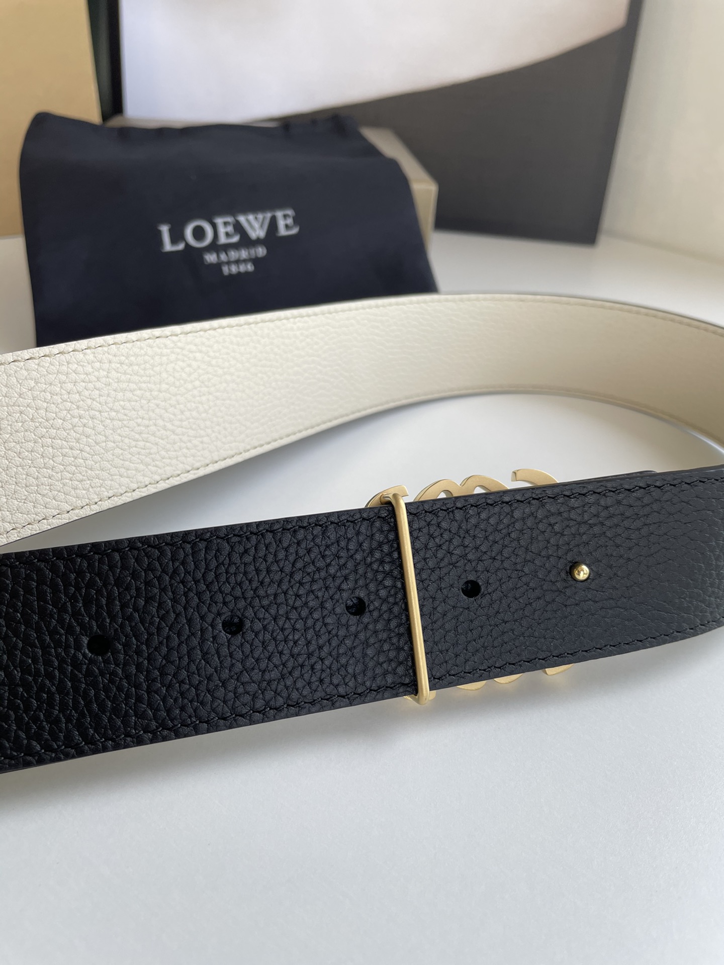 LOEVE stainless steel logo pattern metal buckle with top layer cowhide reversible