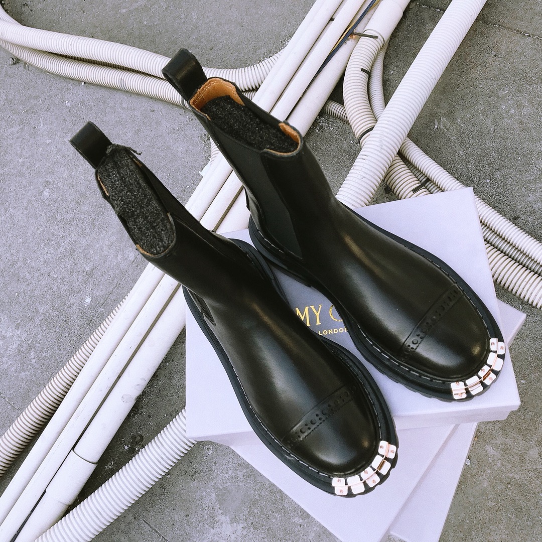 SANDRO 21ss metal head cowhide short Chelsea boots A pair of stylish and cool little boots