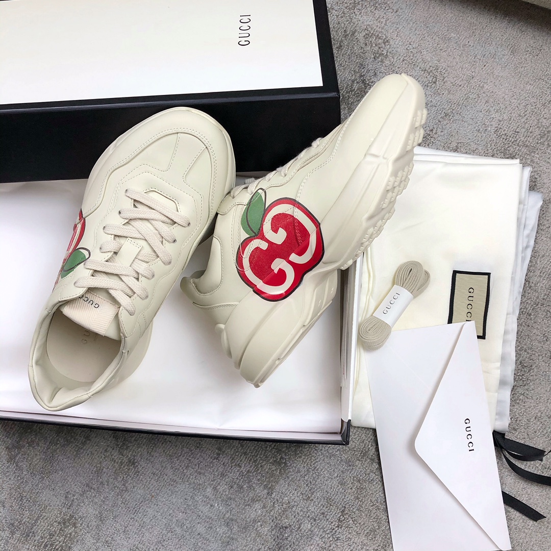 Gucci Pops This collection has a lot of flora and fauna elements Original material