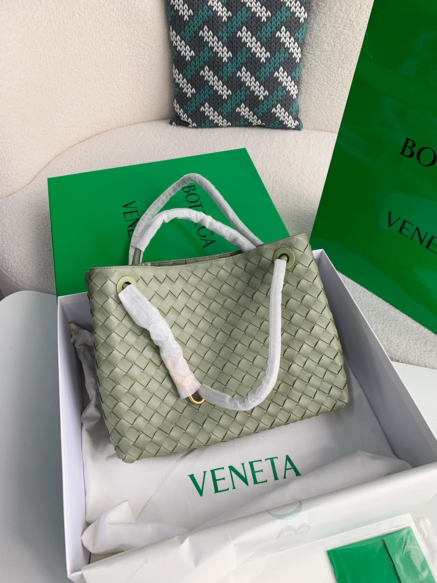 BOTTECA VENETA Knit handbags Size:32*24*12cm