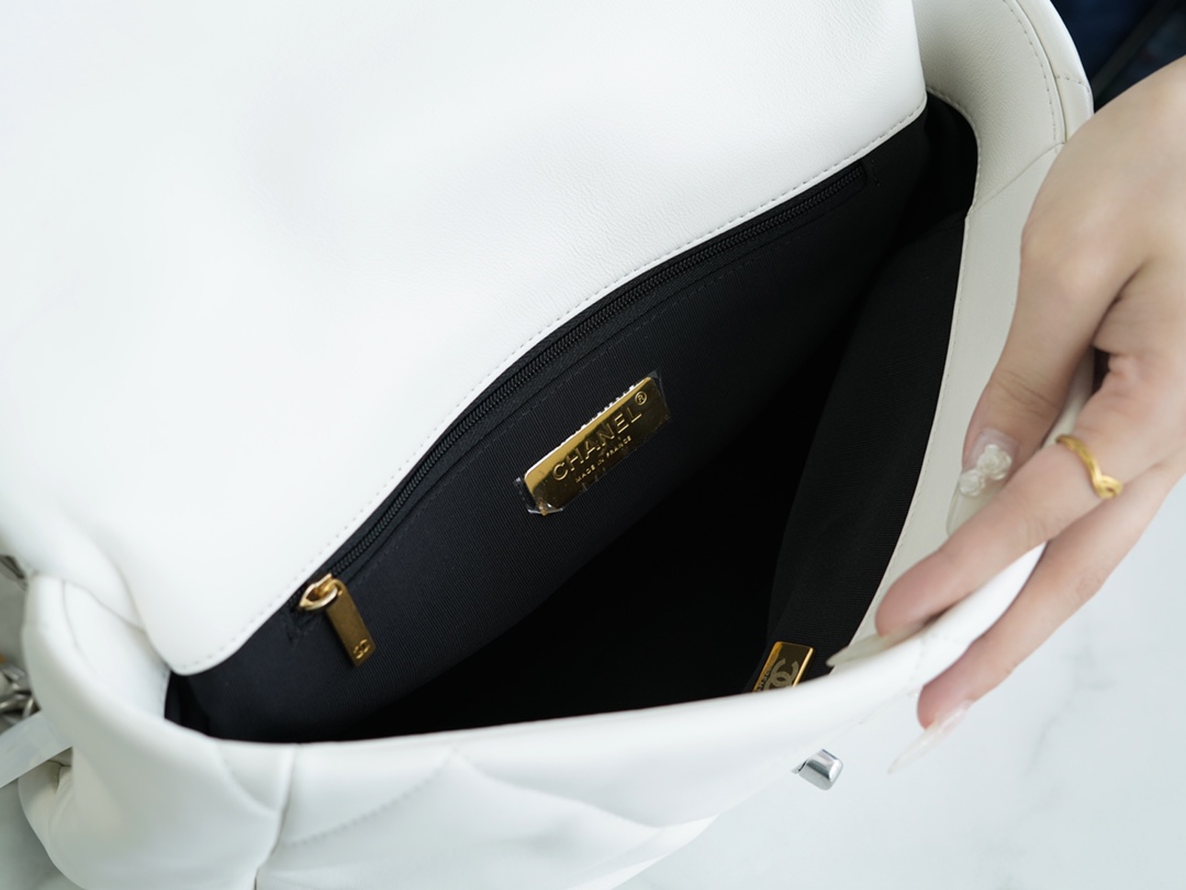 𝗖𝗛𝗔𝗡𝗘𝗟 ❶❾ 𝗕𝗔 𝗚 Original lambskin series ❥ Genuine leather ❥ Medium ❥ 22c New version silver with accessories White