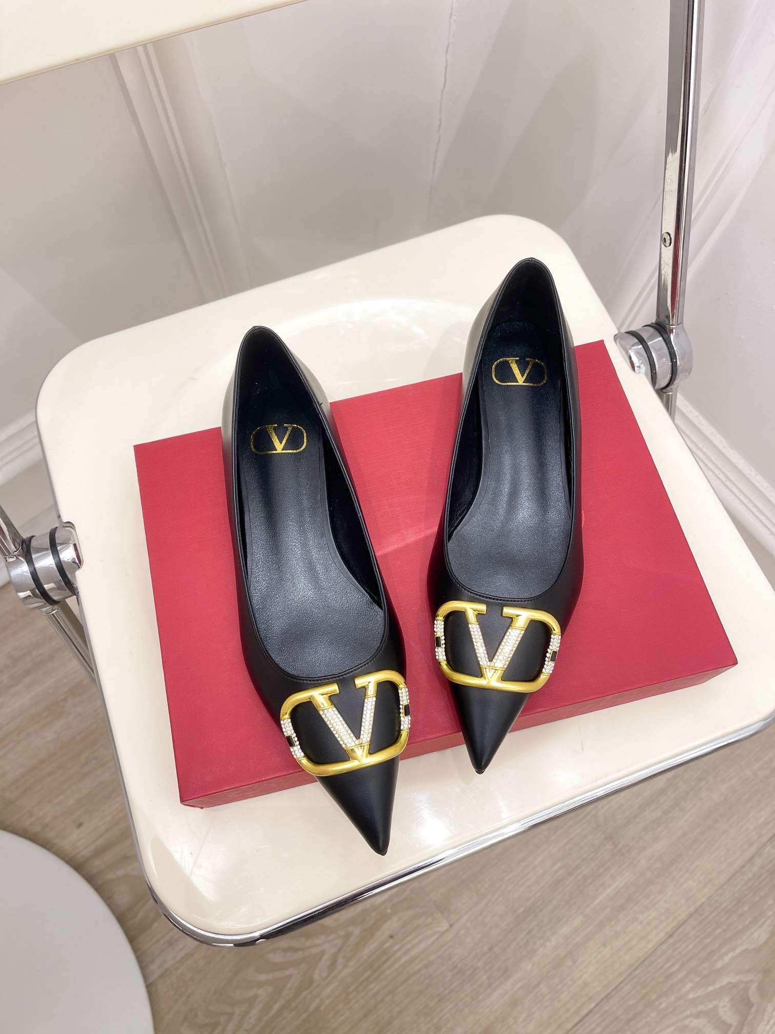 【Valentino】𝟐𝟎𝟐𝟏/𝐒𝐒 𝐧𝐞𝐰 Valentino 2022 spring and summer new large V diamond buckle high heels on the new