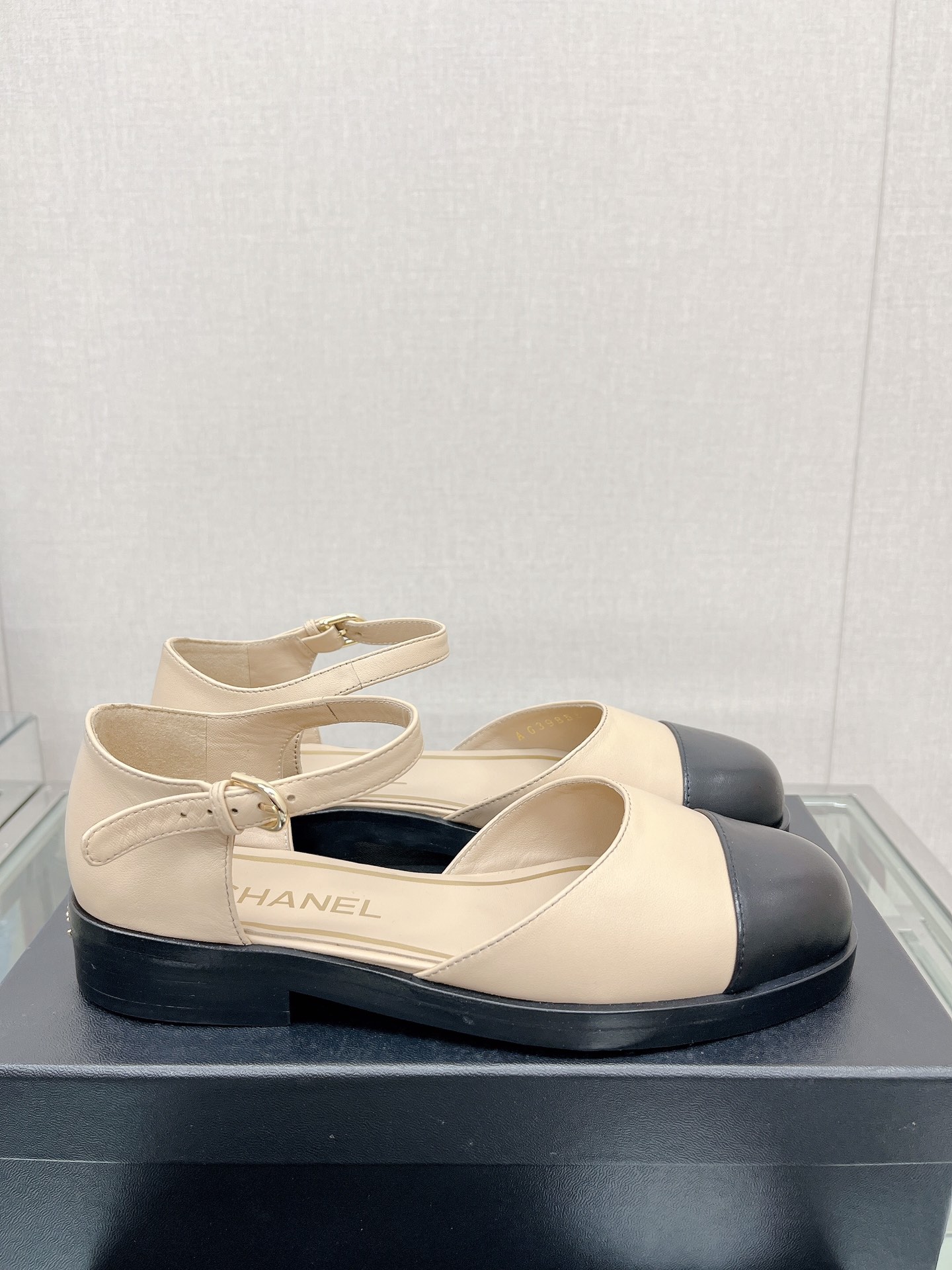 CHANEL 23Ss small incense thick bottom Mary Jane hollow sandals imported lambskin