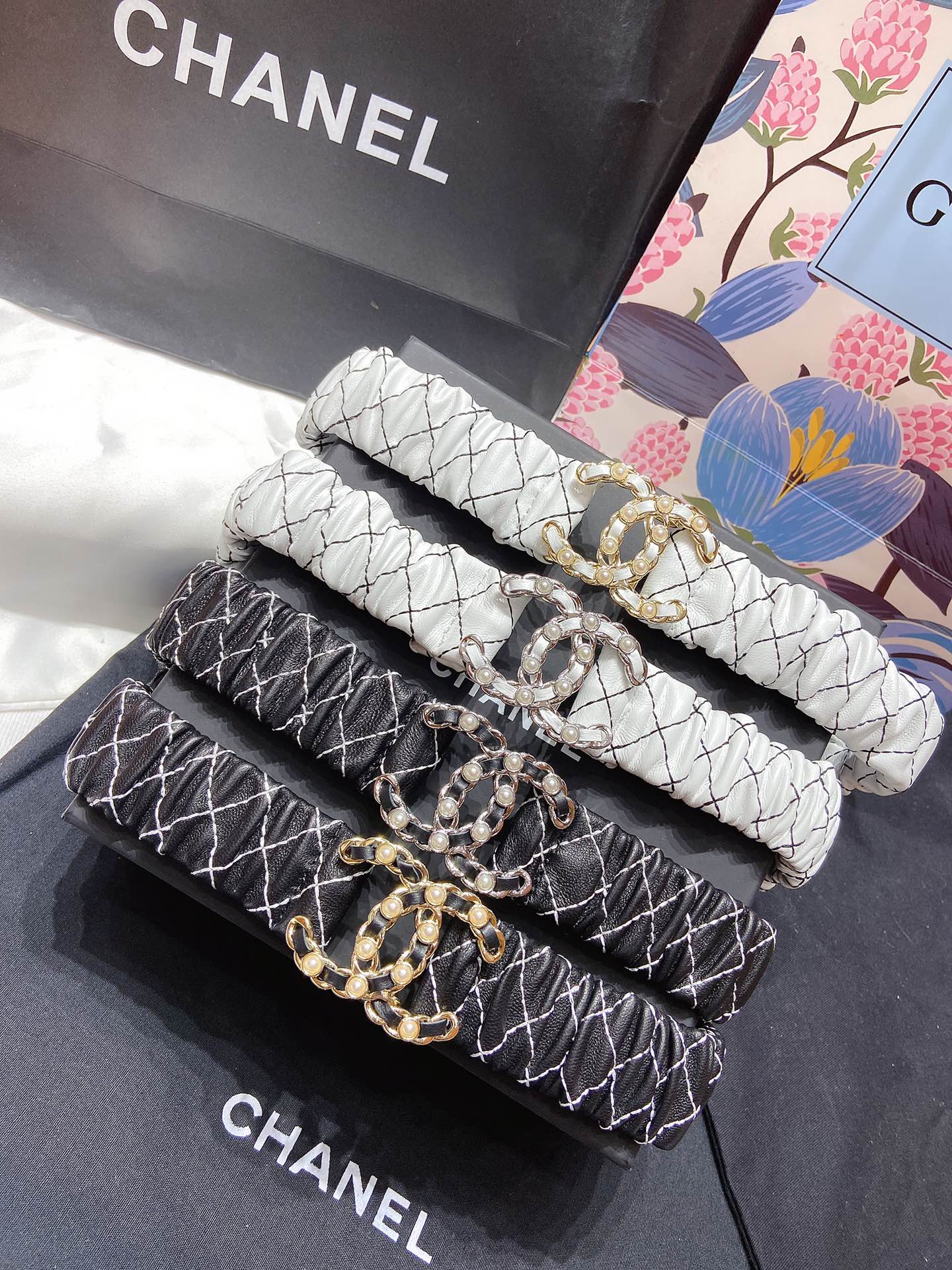 𝗖𝗛𝗔𝗡𝗘𝗟 classic lambskin elasticated waistband