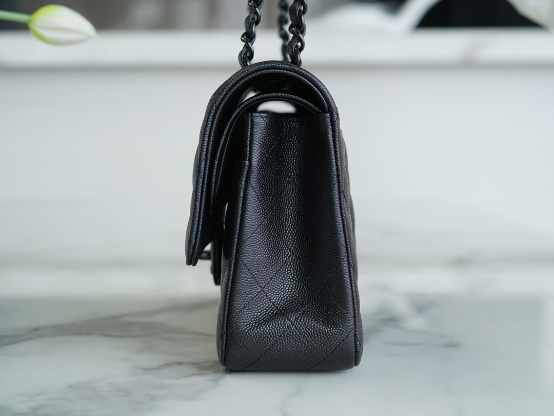 𝐂𝐇𝐀𝐍𝐄𝐋 Classic Flap France 🇫🇷 𝐇𝐇 𝐚𝐚𝐬 Original Caviar 🐂 Washed Tire Ox Medium 🐘Illusion black gun buckle