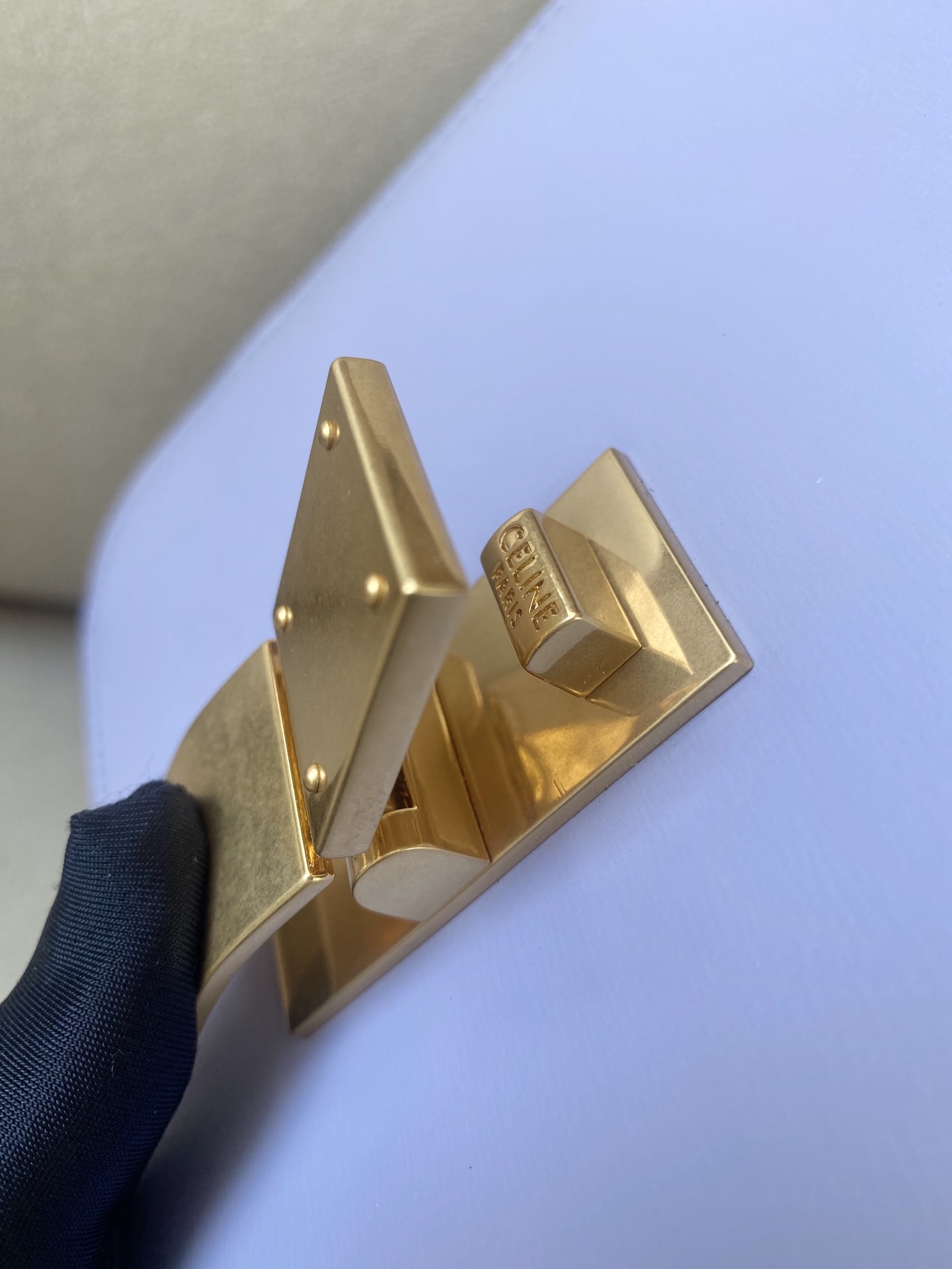 𝐂𝐞𝐥𝐢𝐧𝐞 Box Teen bag in polished calfskin