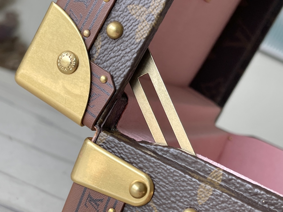 𝐋𝐎𝐔𝐈𝐒 𝐕𝐔𝐈𝐓𝐓𝐎𝐍 M20037 Pink This jewelry box is elegant Monogram canvas bag