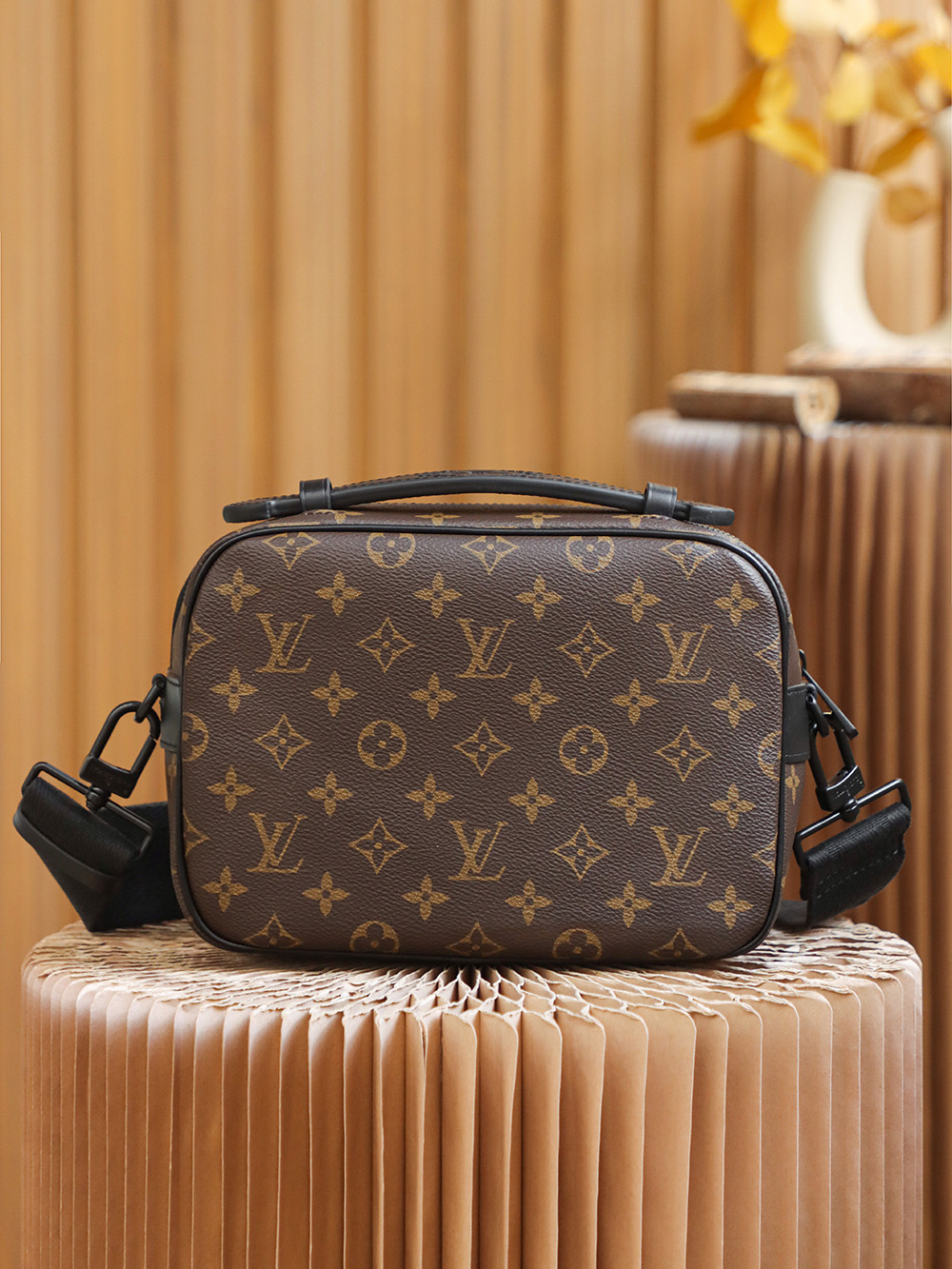 Louis Vuitton 𝐒 𝐋𝐎𝐂𝐊 messenger bag M45806
