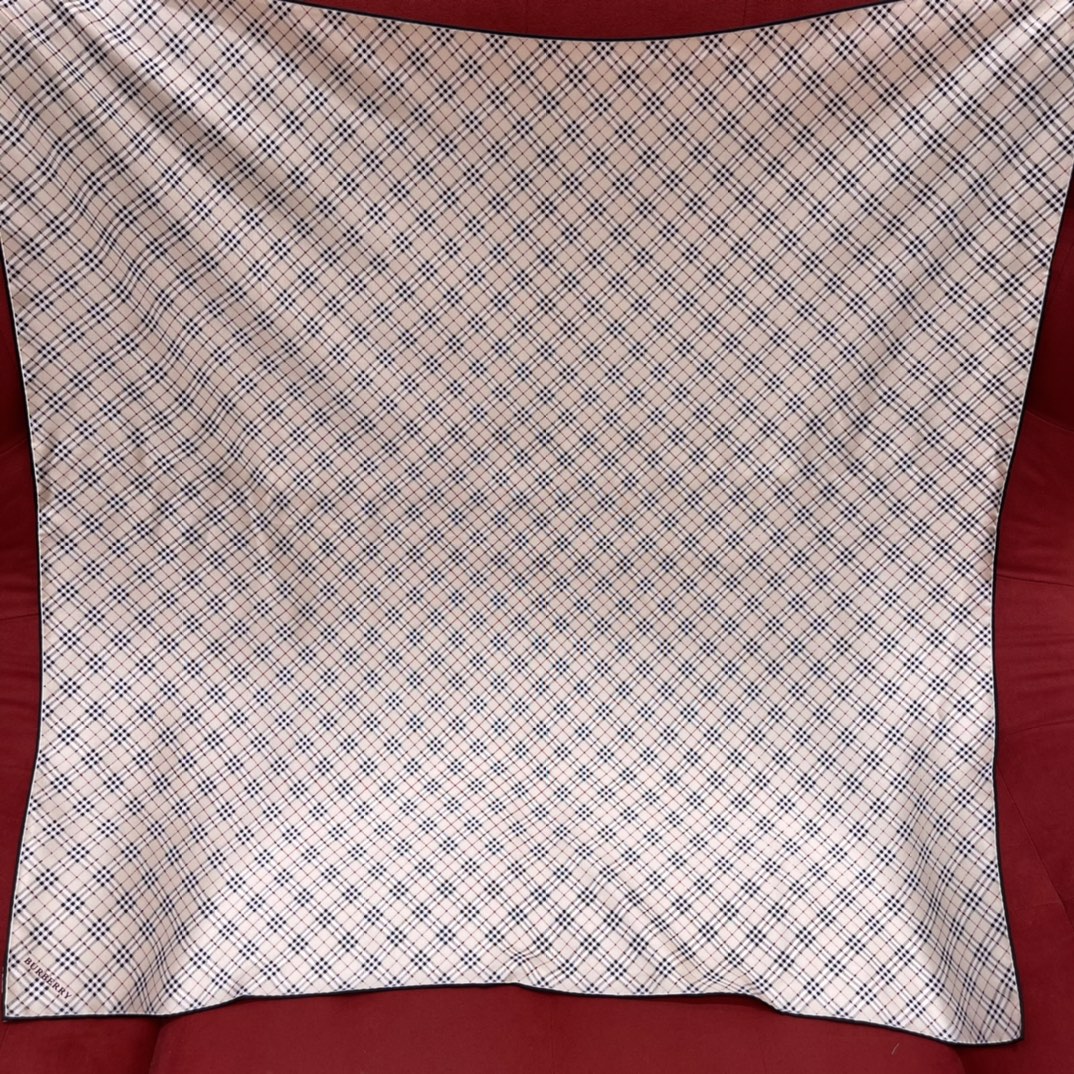 Burberry Perpetual Check 100% silk twill
