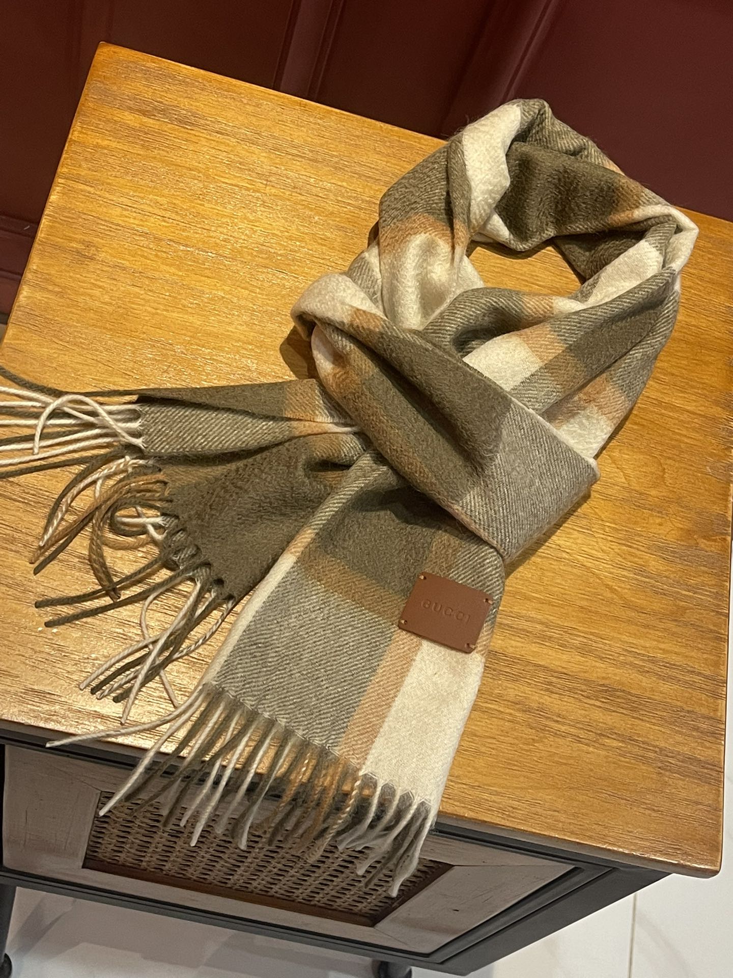 GUCCI Couple cashmere scarf