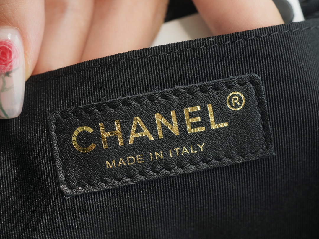 𝗖𝗛𝗔𝗡𝗘𝗟 23P New Duma Double Shoulder Cowhide Large Black