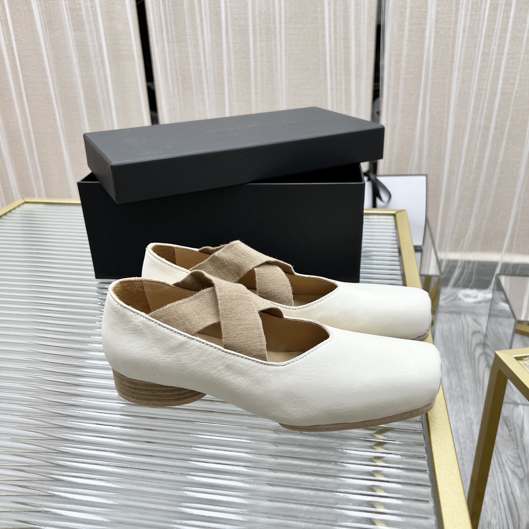 𝐔𝐌𝐀 𝐖𝐀𝐍𝐆｜𝟐𝟎𝟐𝟑/𝐒𝐒 𝐧𝐞𝐰  UMA WANG classic models retro do old ballet shoes