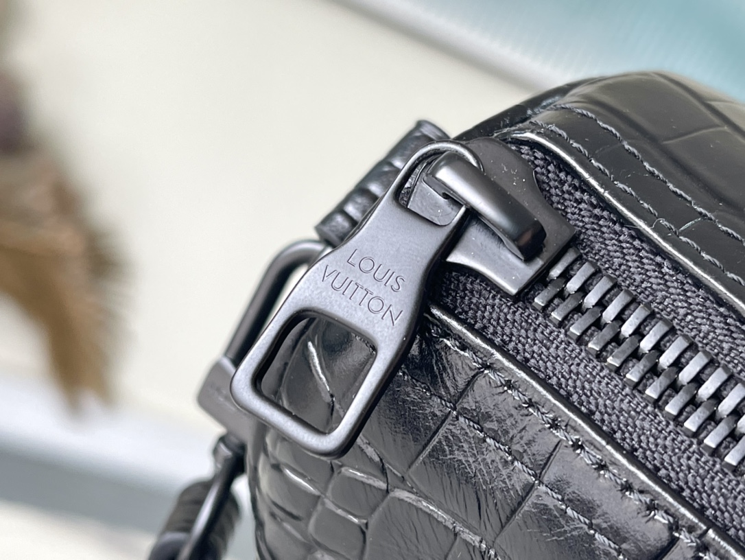 𝐋𝐎𝐔𝐈𝐒 𝐕𝐔𝐈𝐓𝐓𝐎𝐍    M80641