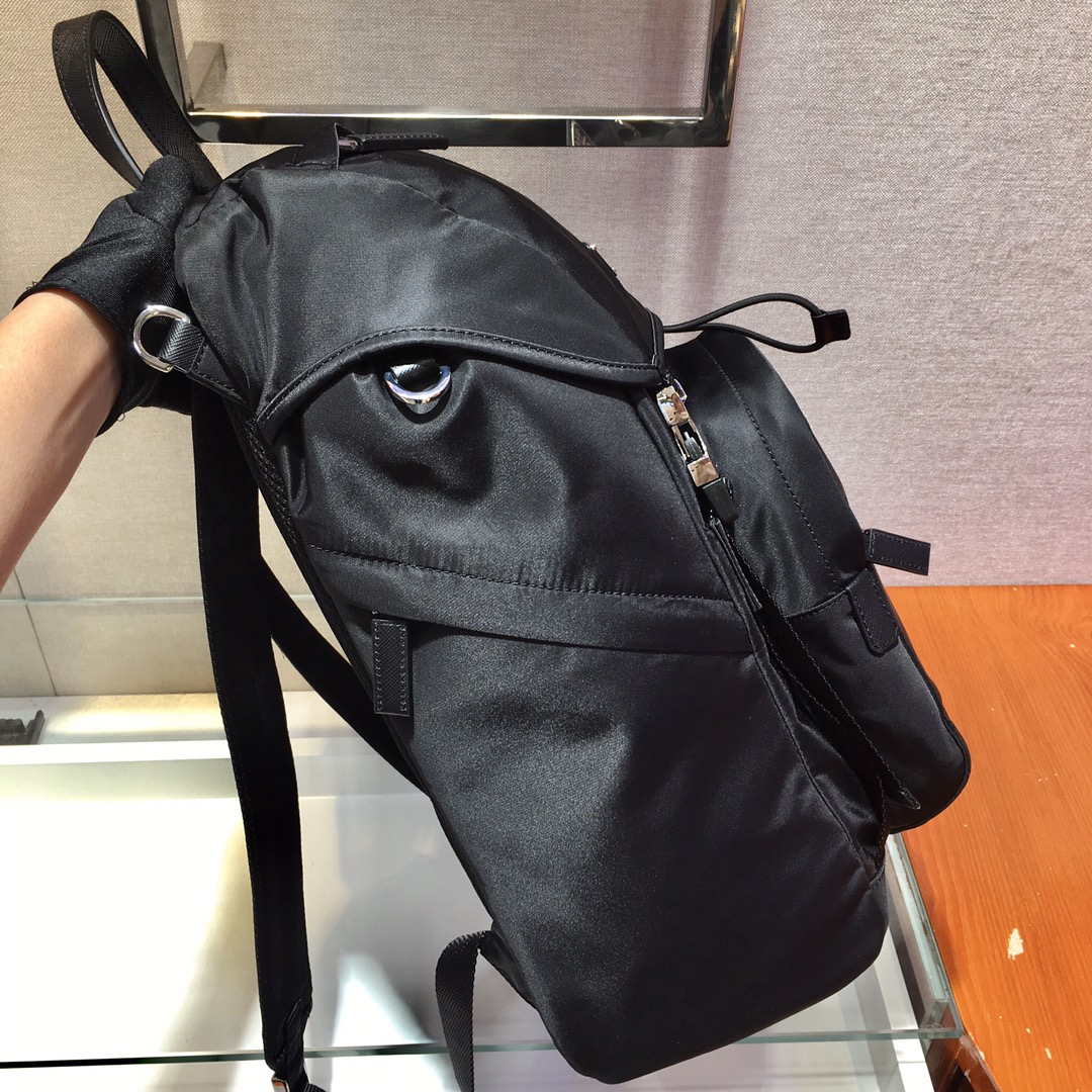 𝐏𝐑𝐀𝐃𝐀 New Shoulder Bag 2VZ135