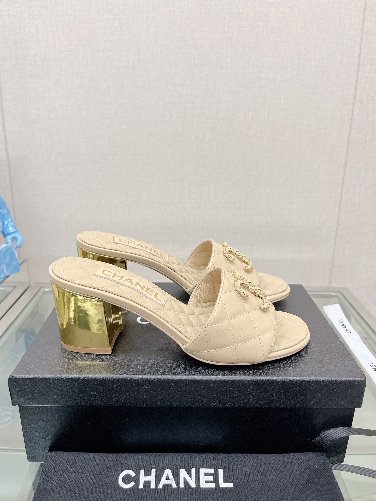 CHANEL 23Ss new diamond check chain double C buckle metal heel slippers sheepskin lining