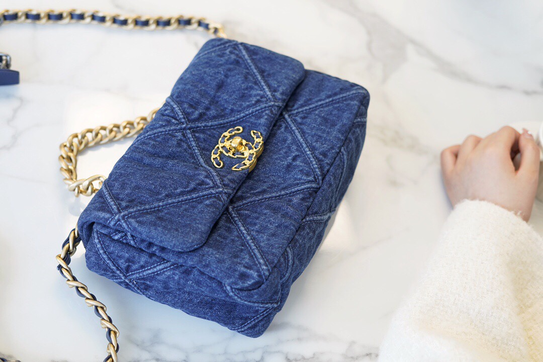 𝗖𝗛𝗔𝗡𝗘𝗟 ❶❾ 𝗕𝗔𝗚 Original Denim fabric series ❥ Genuine leather ❥ Small ❥𝟮𝟮𝗣 Denim Denim Denim Blue 🧢