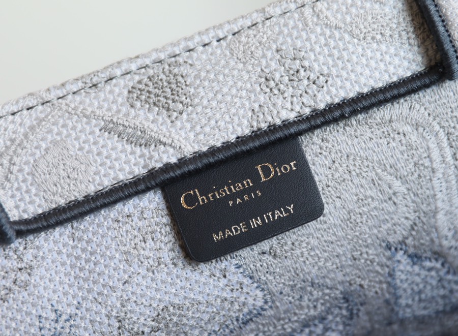 DIOR TOTE Gradient Tiger
