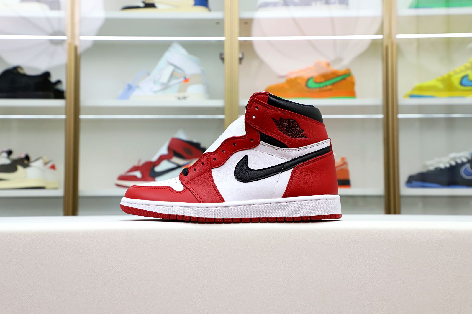 AIR JORDAN 1 RETRO HIGH OG CHICAGO 2015
