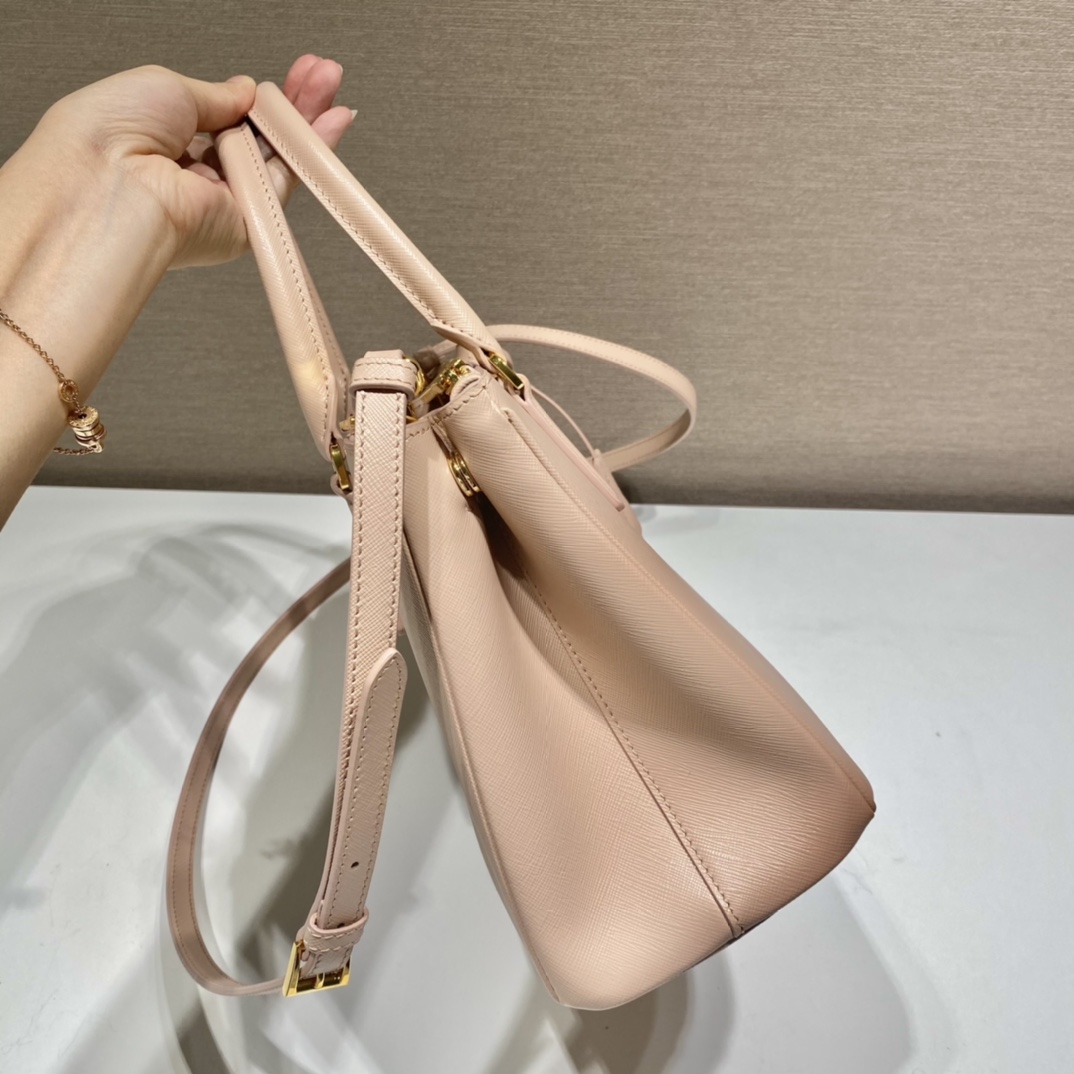 𝐏𝐑𝐀𝐃𝐀 Classic favourites 1BA863