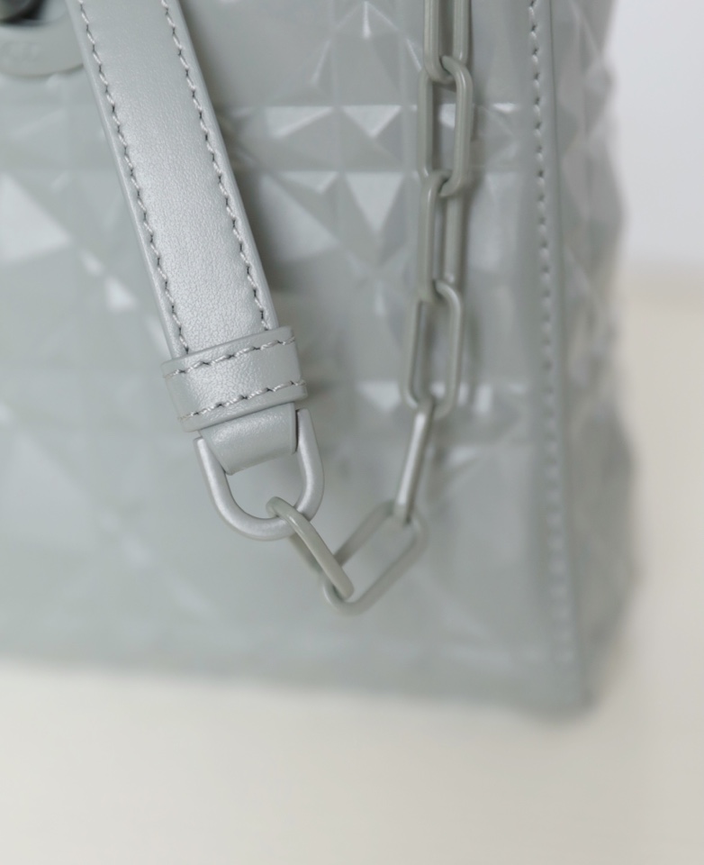 Dior Lady D-Joy is a classic style of the Goliath Bible