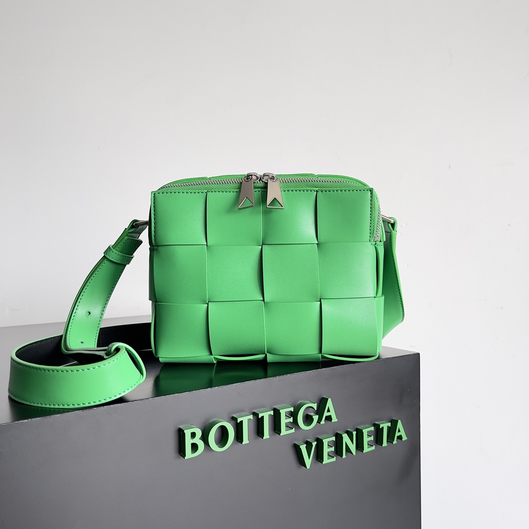 Bottega Veneta BV Men's Camera Bag Parrot Green with Black #730027