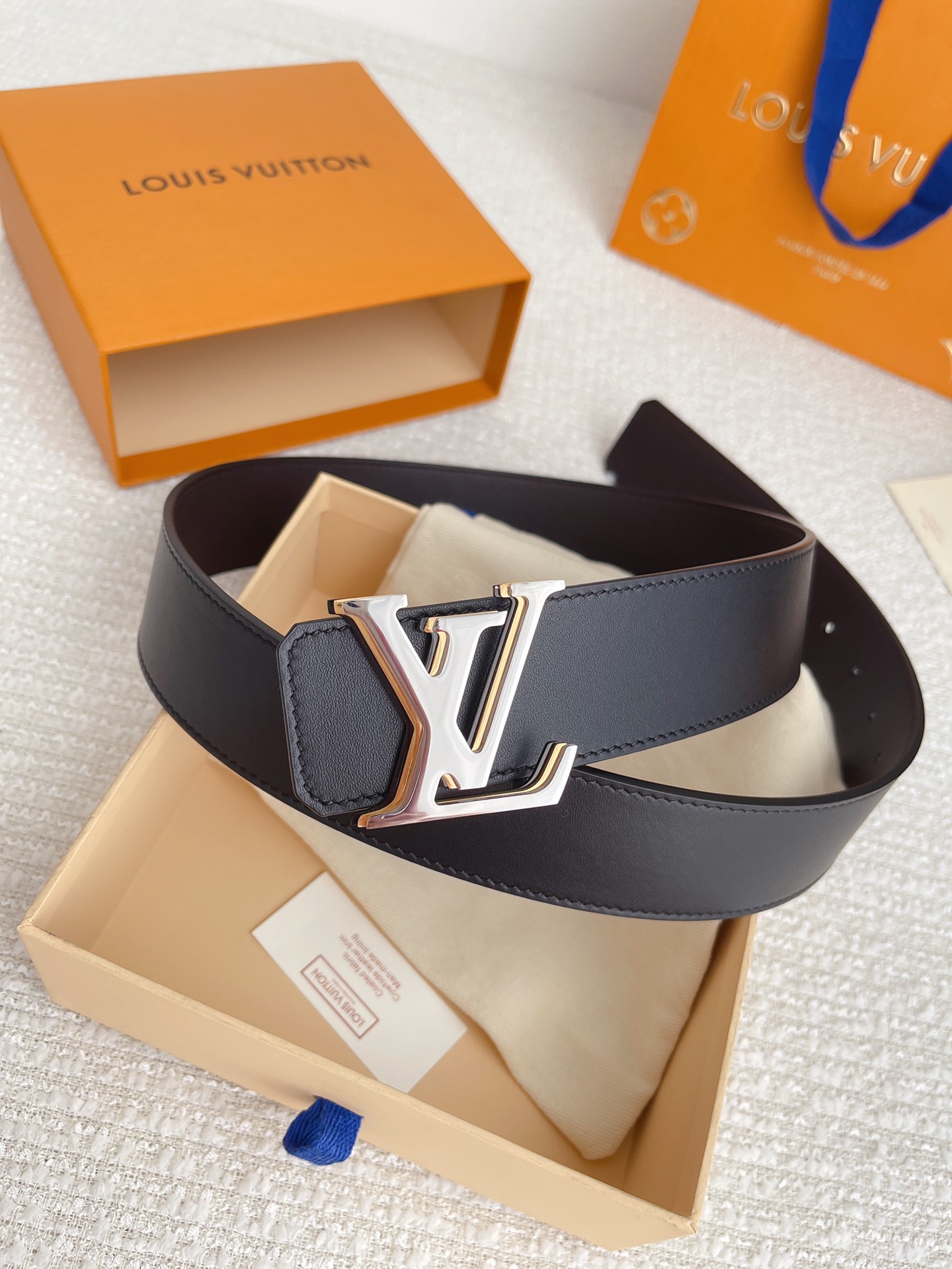 LOUIS VUITTO reversible plain belt
