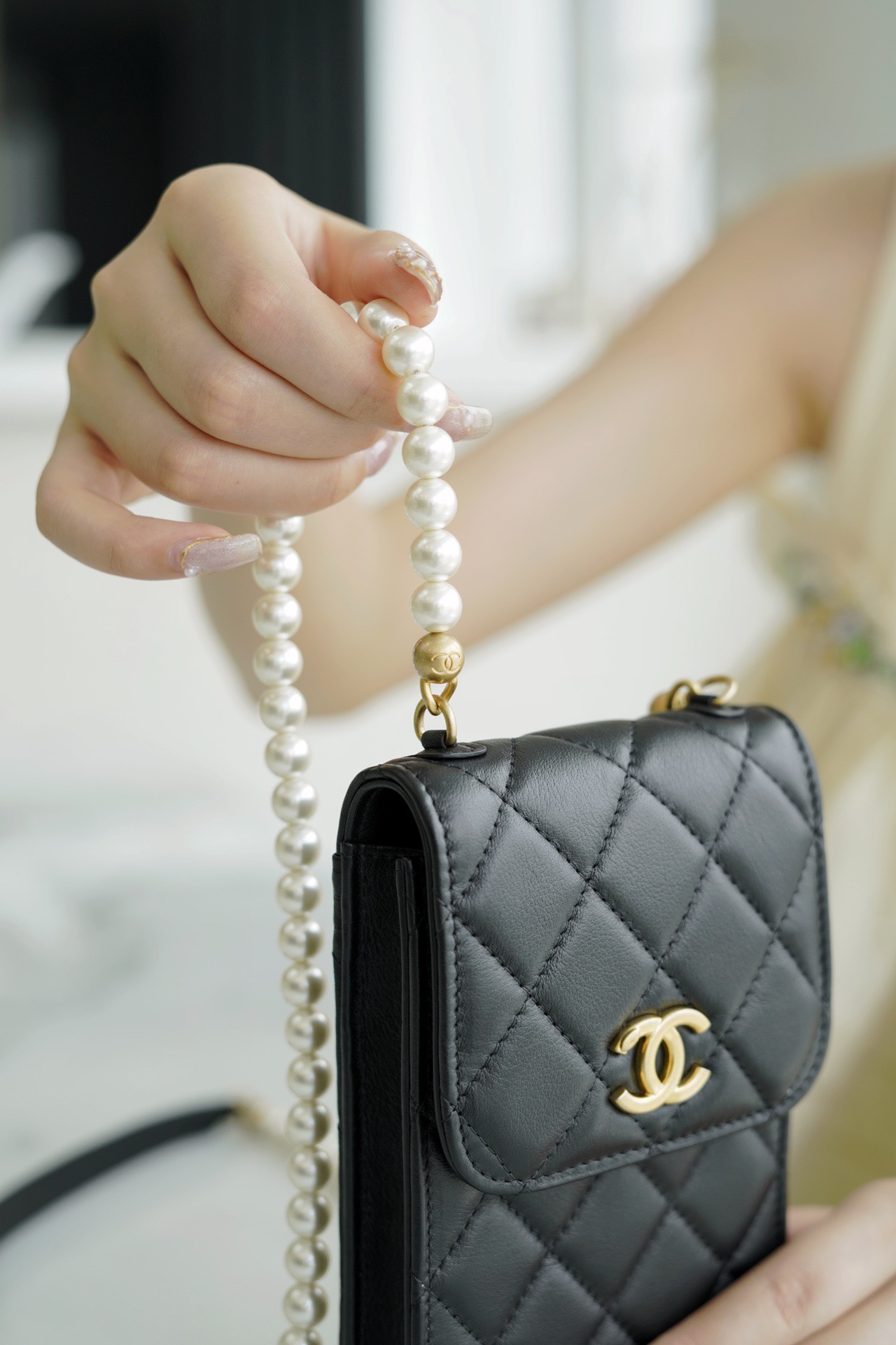 𝗖𝗛𝗔𝗘𝗡𝗟✦2021 𝗦𝘀 New for spring and summer Artificial pearls and calfskin body Pearl phone bag