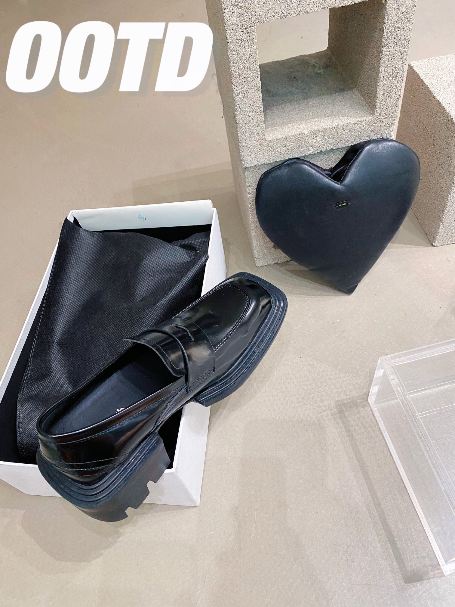 Untitlab 𝟐𝟎𝟐𝟏/𝐒𝐒 𝐧𝐞𝐰 Niche Louboutins Customized cowhide upper Sheepskin lining